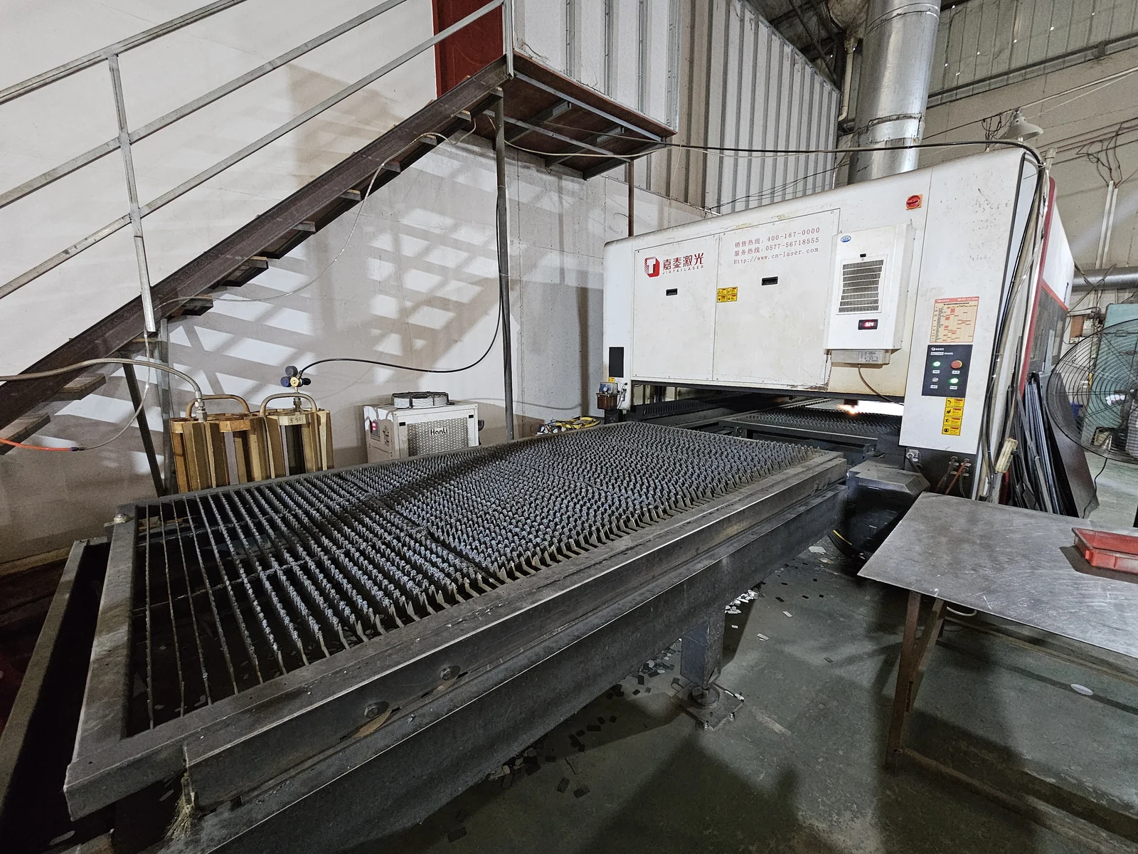 Zhongshan Henglan stamping base laser cutting workshop